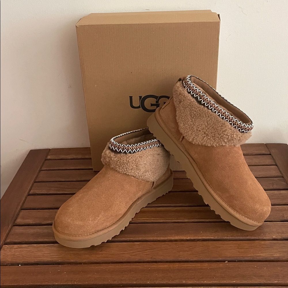 UGG  Classic Ultra Mini Maxi Curly Booties Chestnut USA Women Size 6/UK 4/EU 37
